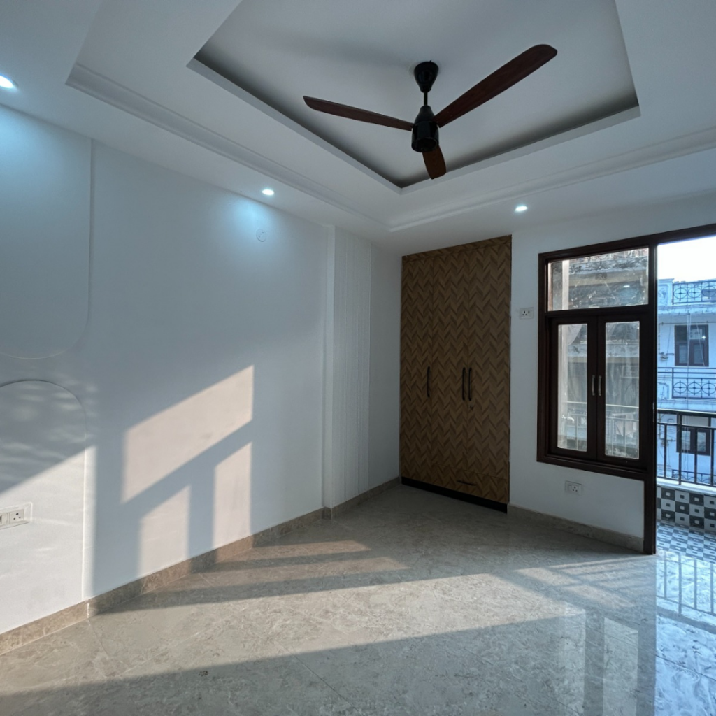 Ready-To-Move 3 BHK Flat In South Delhi With Loan